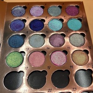 Shadow book bundle includes 16 gorgeous shadows